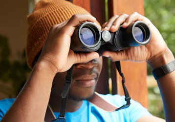 Binocular Eye Relief Guide: Choosing Binoculars for Glasses Wearers